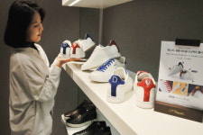  롯데백화점 대구점, 나만의 신발 이니셜 스니커즈 인기리 