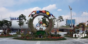  경산시, 도민체전 성공적 개최 위한 꽃 조형물 설치 