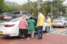  의왕시아름채노인복지관, 어르신과 봄 나들이 출발 
