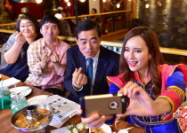  안산시 유튜브, ‘원곡동 다문화특구 생방송’ 세계음식 먹방 선보여 