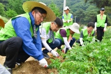  [업계동정] 이대훈 NH농협은행장, 임직원들과 농촌일손돕기 봉사활동 실시 
