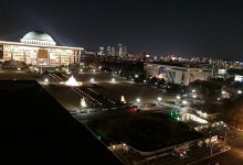 [사진속이야기]국회 앞 트리 점등 그리고 천막