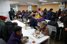 수원시 우만종합사회복지관, 우만마을 새해 복 나눔 떡국잔치 열어