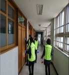 시흥시 신천동 주민자치회, 코로나19 차단 ‘학교 특별방역’