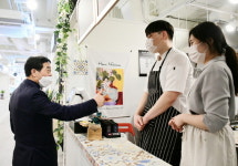 윤화섭 안산시장, 1호 복합청년몰 전통시장 격려 방문
