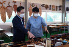 최기문 영천시장, 전통미세목조각 명장 대담 가져
