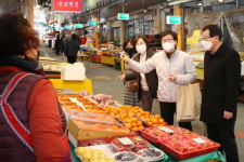군포시의회, 설 명절 맞아 소상공인·지역아동센터 아동에 선물