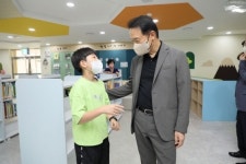 임태희 경기도교육감, 초등돌봄교실 방문해 현장 소통