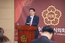 김기정 수원시의회 의장, 의회사무국 직원들 소통·격려