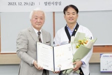 국기원, 이동환 고양특례시장에 명예 5단증 수여