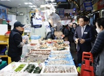 진교훈 강서구청장, 설 명절 앞두고 전통시장 찾아 민생 탐방