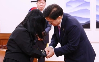 우원식 국회의장, 전주페이퍼 사망사고 청년노동자 유족 위로