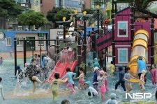 여수시, 도심 공원 ‘어린이 물놀이장’ 인기↑