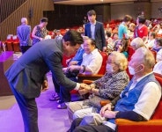 진교훈 강서구청장, 스카이아트홀 어르신 초청콘서트 참석