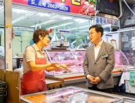 진교훈 강서구청장, 3일째 전통시장 찾아 민생 행보