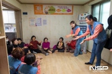 “어르신들 건강하세요”···광양제철소 재능봉사단, 실버 체조와 공연 봉사활동 펼쳐
