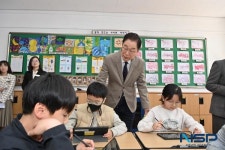 임종식 경북교육감, 예천초등학교 AI 디지털 교과서 활용 수업 참관