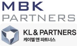 [SWOT분석]해외 매장수 ‘꼴지’ 맘스터치, K컬처 ‘기회’ 액시트&경쟁력 ‘위협’