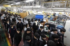 KGM·선현재단, 지역 중학생 초청해 평택공장 견학