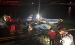 여수해경, 광양항 해양공원 해상 차량 추락…2명 구조