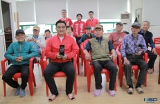 김도훈 국힘 수원팔달 당협위원장, 매산경로당서 감사패 받아