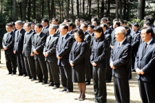 현정은 회장, 고 정주영 회장 8주기 분주한 하루