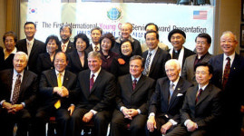 제1회 영곡봉사 대상 그래함 총재 수상