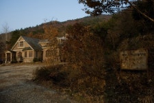 ‘베스트셀러’,  섬뜩한 작업공간 별장 영상 공개