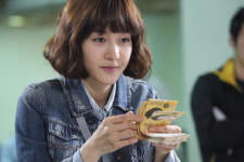 ‘로맨스 타운’ 식모 성유리, 100억원 돈벼락…인생역전!