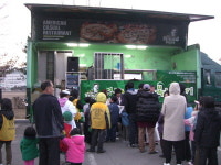 자연산 치즈 100% 영구스피자, 봉사활동으로 눈길