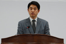 주성영에 받힌 오태동의 반격