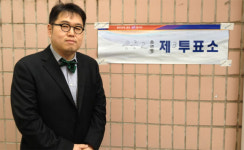 ［사진］ 김용민 ‘나꼼수’ 멤버들과 투표 후 인증샷 꼭 투표하세요!