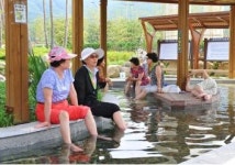 속초, 척산 족욕공원 개장 한달만에 1만명 방문