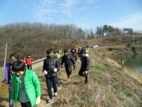한국농어촌공사 천포초등학교와 환경정화 실시