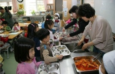 과천중학교 구내식당 | 과천시, 초·중학교·유치원 전면 무상급식 실시