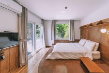 숲 그늘에 폭 안겨 나무 향기에 취할 수 있는 영동 감성 숙소 3 #소도시여행