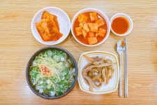 대표 음식이 대체 몇 개야? 나주곰탕에 장어구이, 홍어까지! 식욕 돋우는 나주 맛집 3 #소도시여행