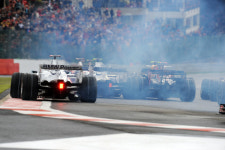 마사, 페널티 받은 해밀턴 제치고 5회째 우승