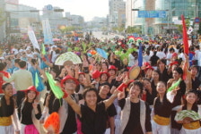 흥이 넘실, 춤이 덩실, 능수야 버들도 더덩실!