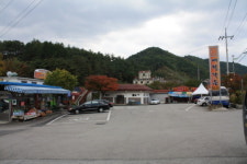 국도변 신비 약수, 누가 와서 먹나요