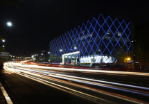 재규어·랜드로버, 전시장에 예술작품 전시