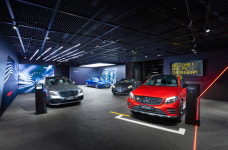 자동차 전시장 맞아? 벤츠 디지털 쇼룸 눈길