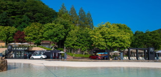벤츠코리아, 용인 에버랜드 캐리비안 베이에 CLS 등 전시