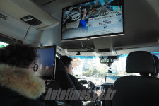 자율주행셔틀 빨간불 정차는 OK, 승객 앞은 아직