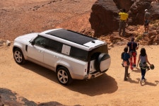 랜드로버 디펜더 130, 험로 최강 기술 탑재