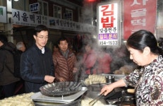 방문규 차관, 설명절 앞두고 공주산성시장 방문