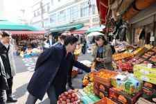 강성팔 부산지방국세청장, 동래시장 찾아 상인 애로 청취
