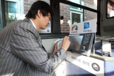 KT, 버스 안에서도 인터넷 이용 가능 ‘와이브로 버스 PC방’