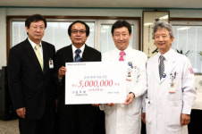 삼백종합건설 김주환 회장 소아환우 기금 전달