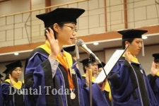 서울대 치의학대학원 ‘새내기 치과의사 배출’